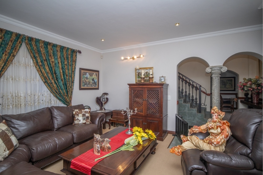 5 Bedroom Property for Sale in Ifafi North West